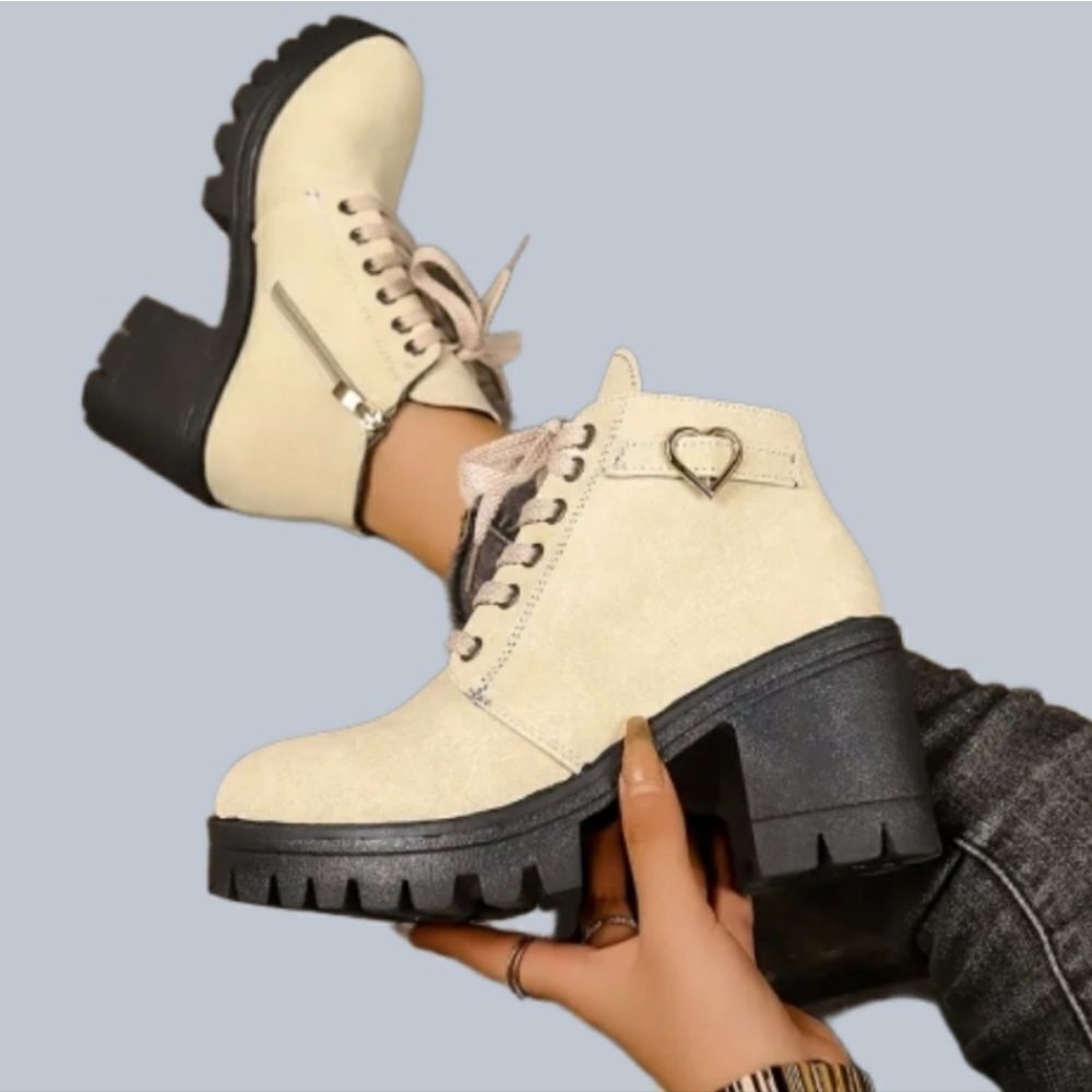 Ladies Lace Up chunky ankle boots sz 8